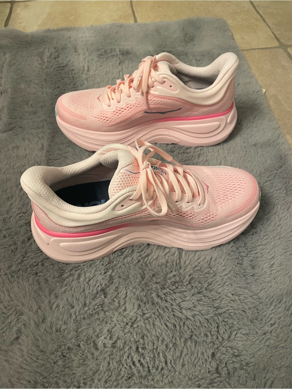 HOKA Bondi 9 womens’s sneakers. Barely worn (3 times). Size 7